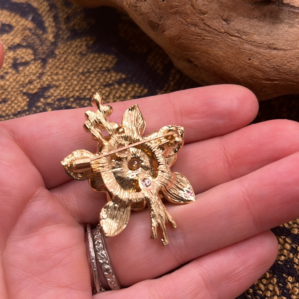 Green Rhinestone Spring Wreath Brooch and Green and Pearl Golden Flower Pin - Picture 3 of 5